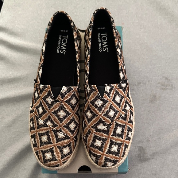 TOMS Women's Espadrilles with Geometric Design - Black and Tan - Picture 1 of 3